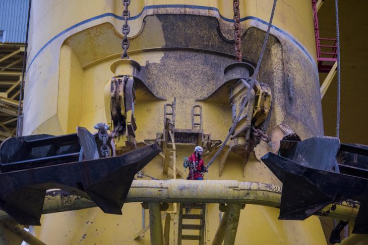 Six Greenpeace Climbers Scale Shells Arctic-Bound Oil Rig