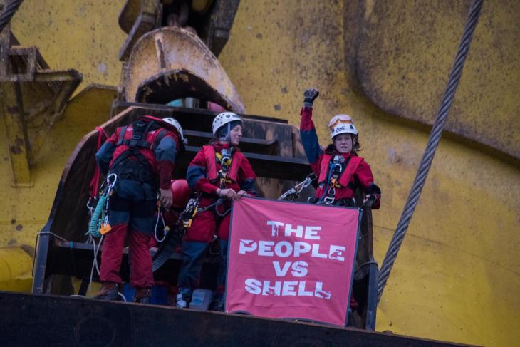 Six Greenpeace Climbers Scale Shells Arctic-Bound Oil Rig